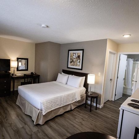 Siesta Suites Келоуна Экстерьер фото