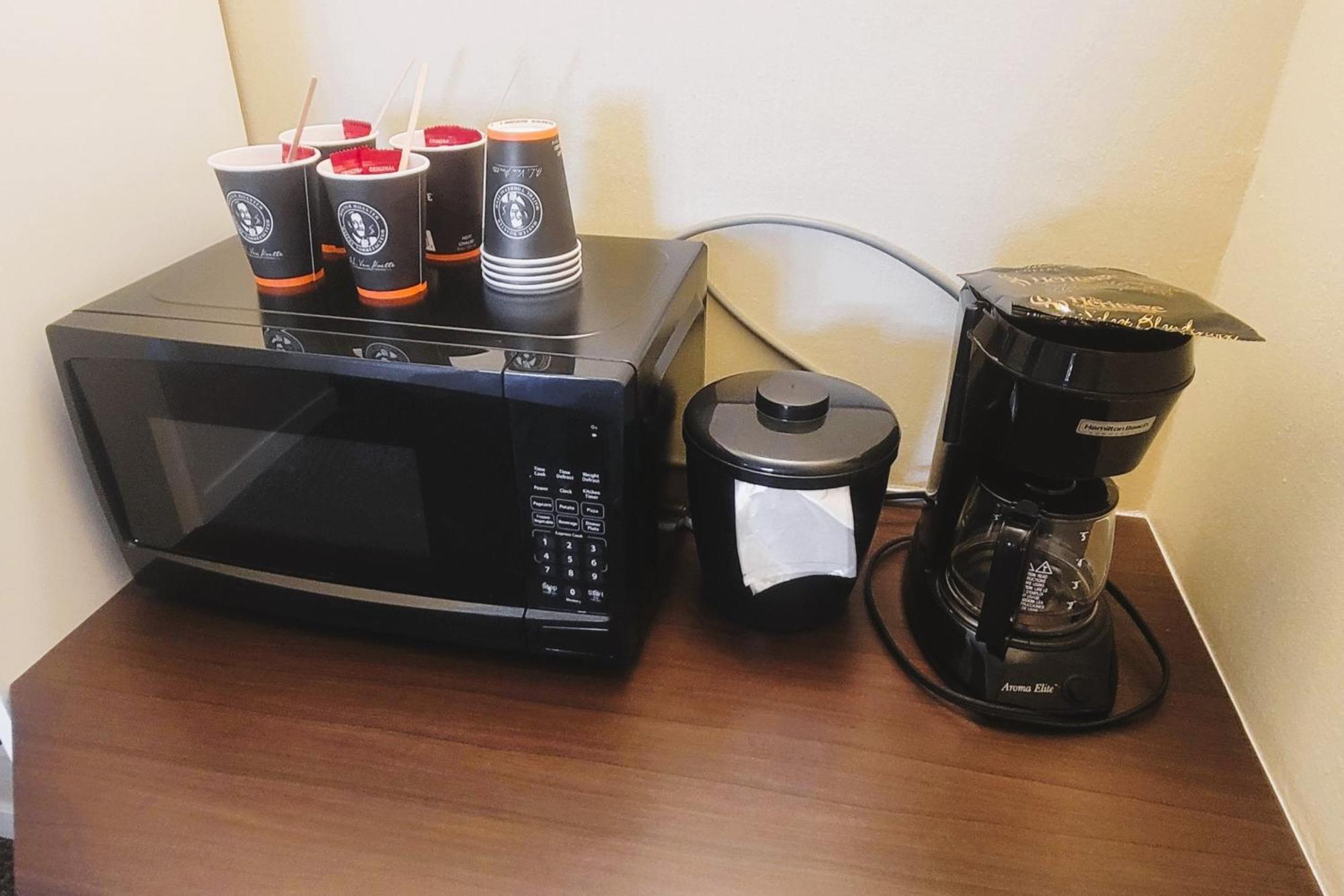 Siesta Suites Келоуна Экстерьер фото