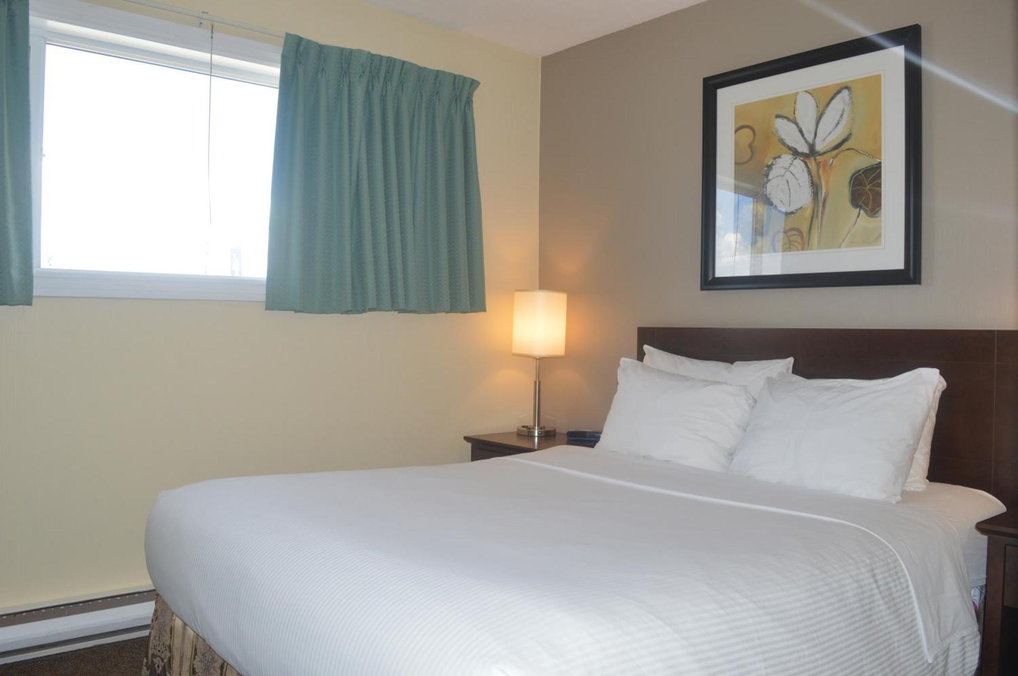 Siesta Suites Келоуна Экстерьер фото