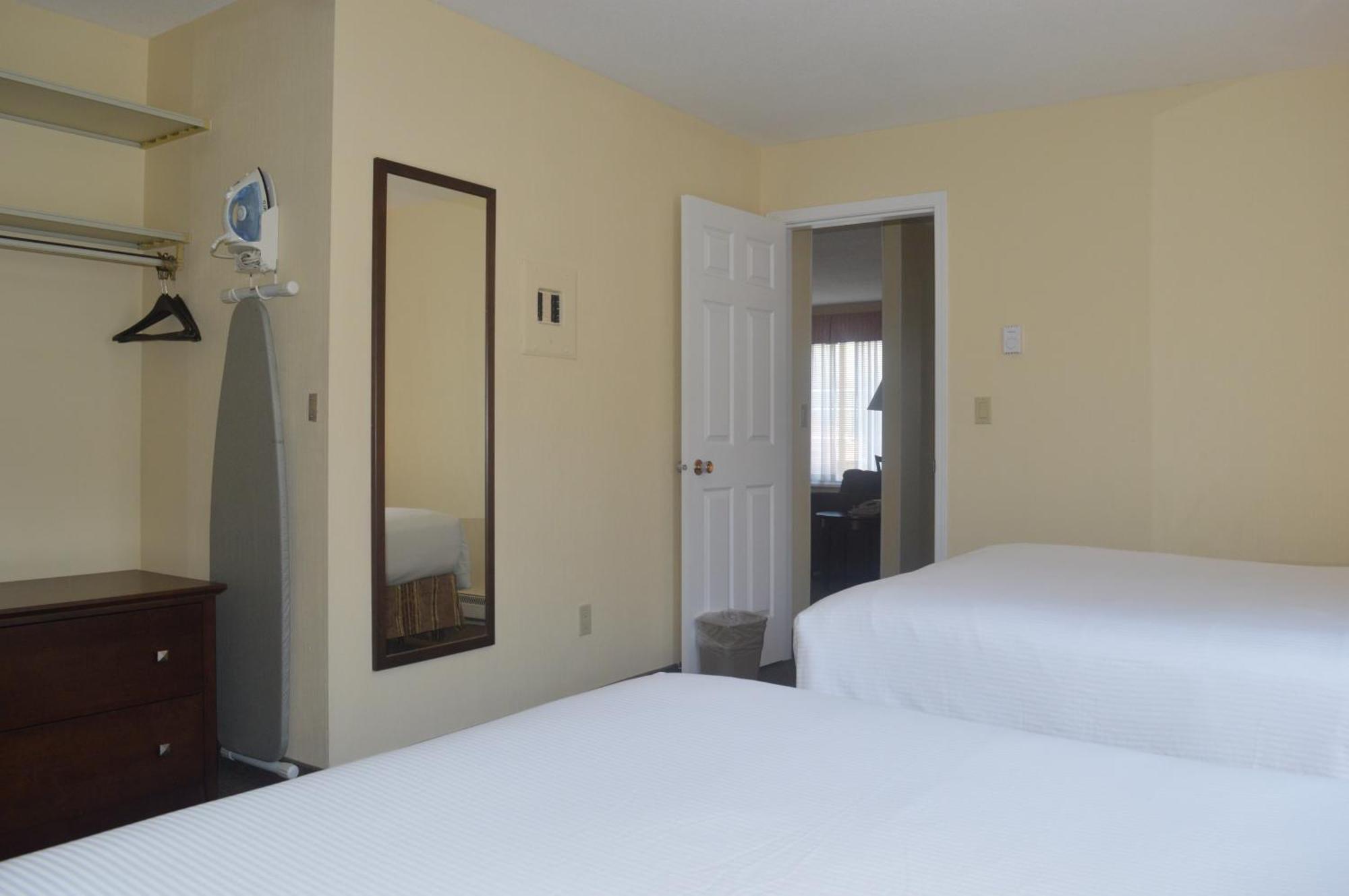 Siesta Suites Келоуна Экстерьер фото