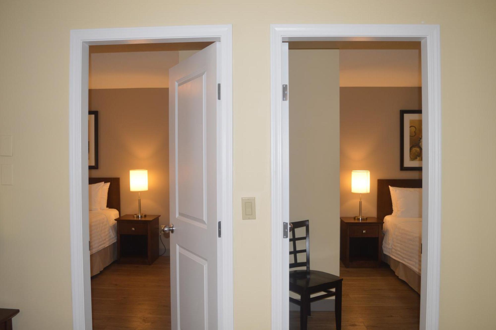 Siesta Suites Келоуна Экстерьер фото