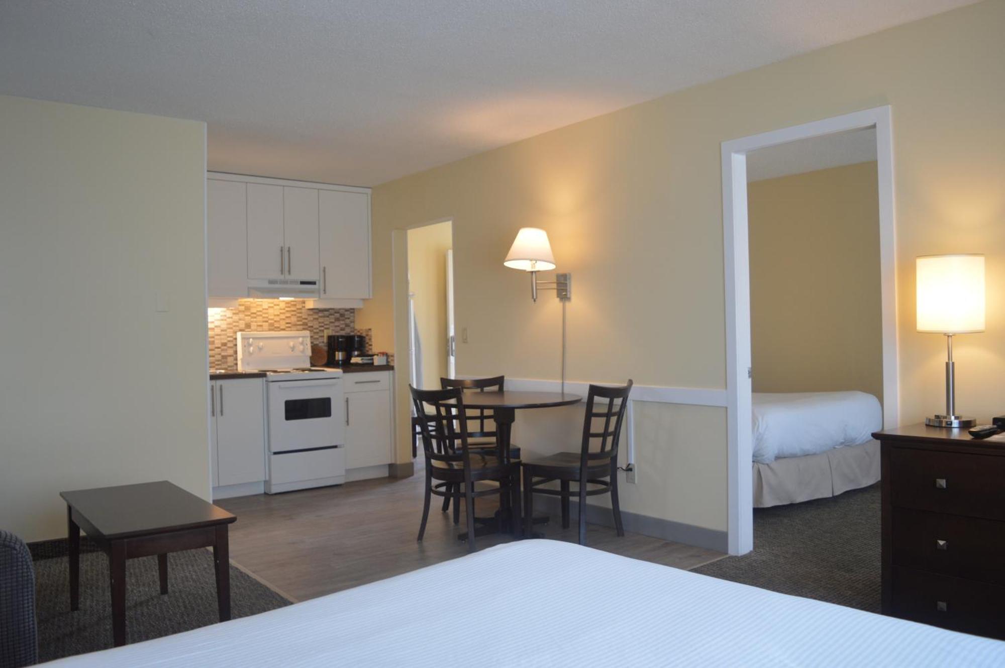 Siesta Suites Келоуна Экстерьер фото