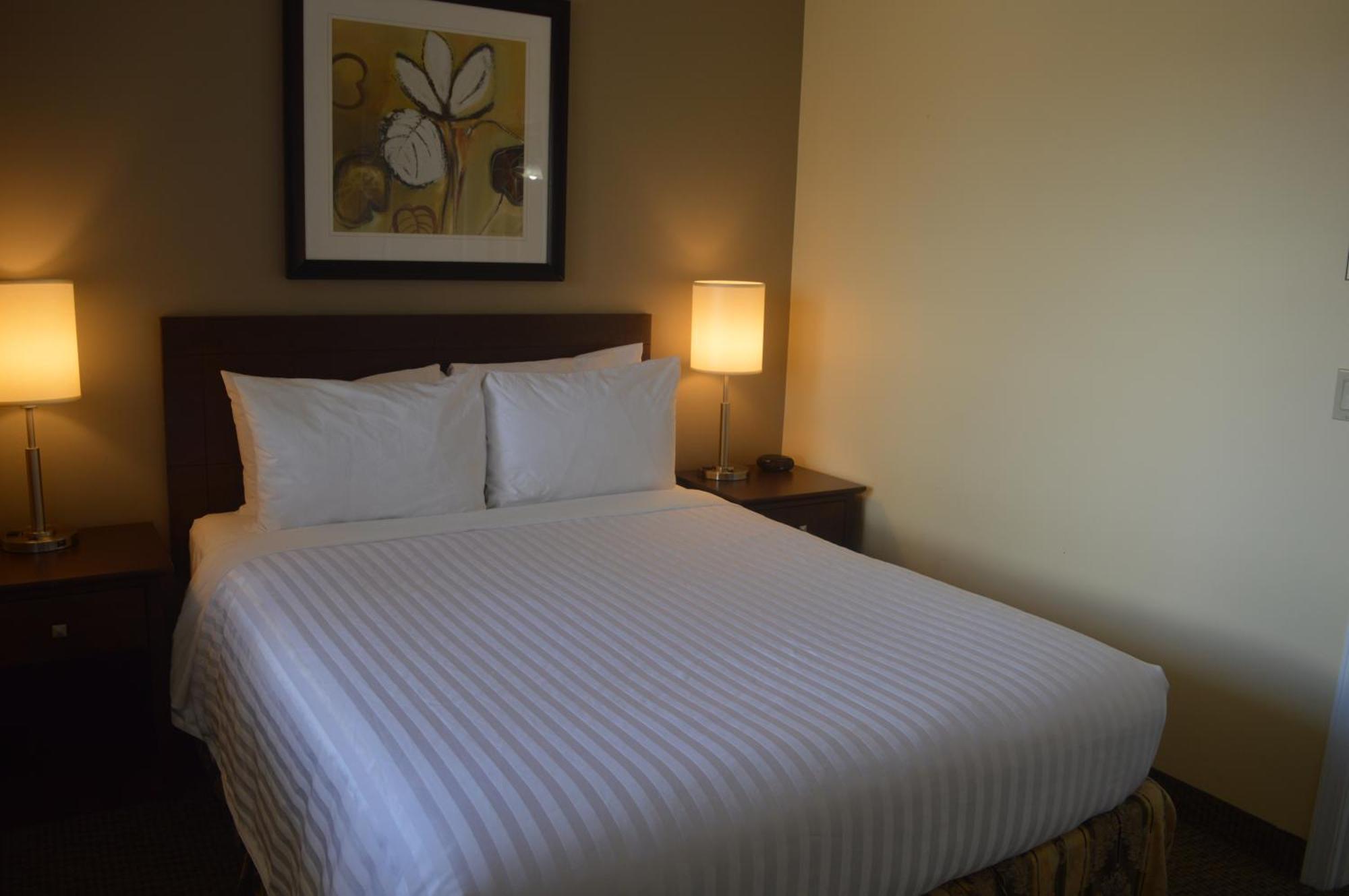 Siesta Suites Келоуна Экстерьер фото