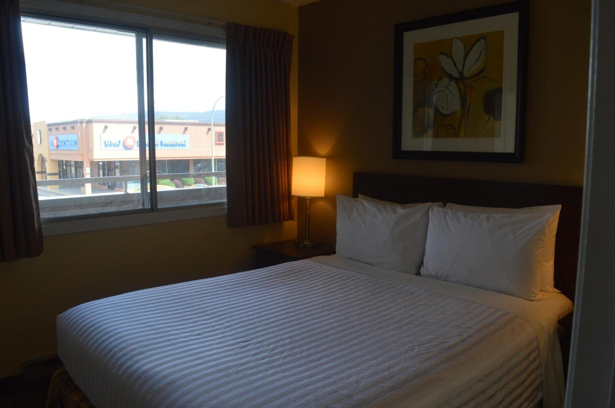 Siesta Suites Келоуна Экстерьер фото