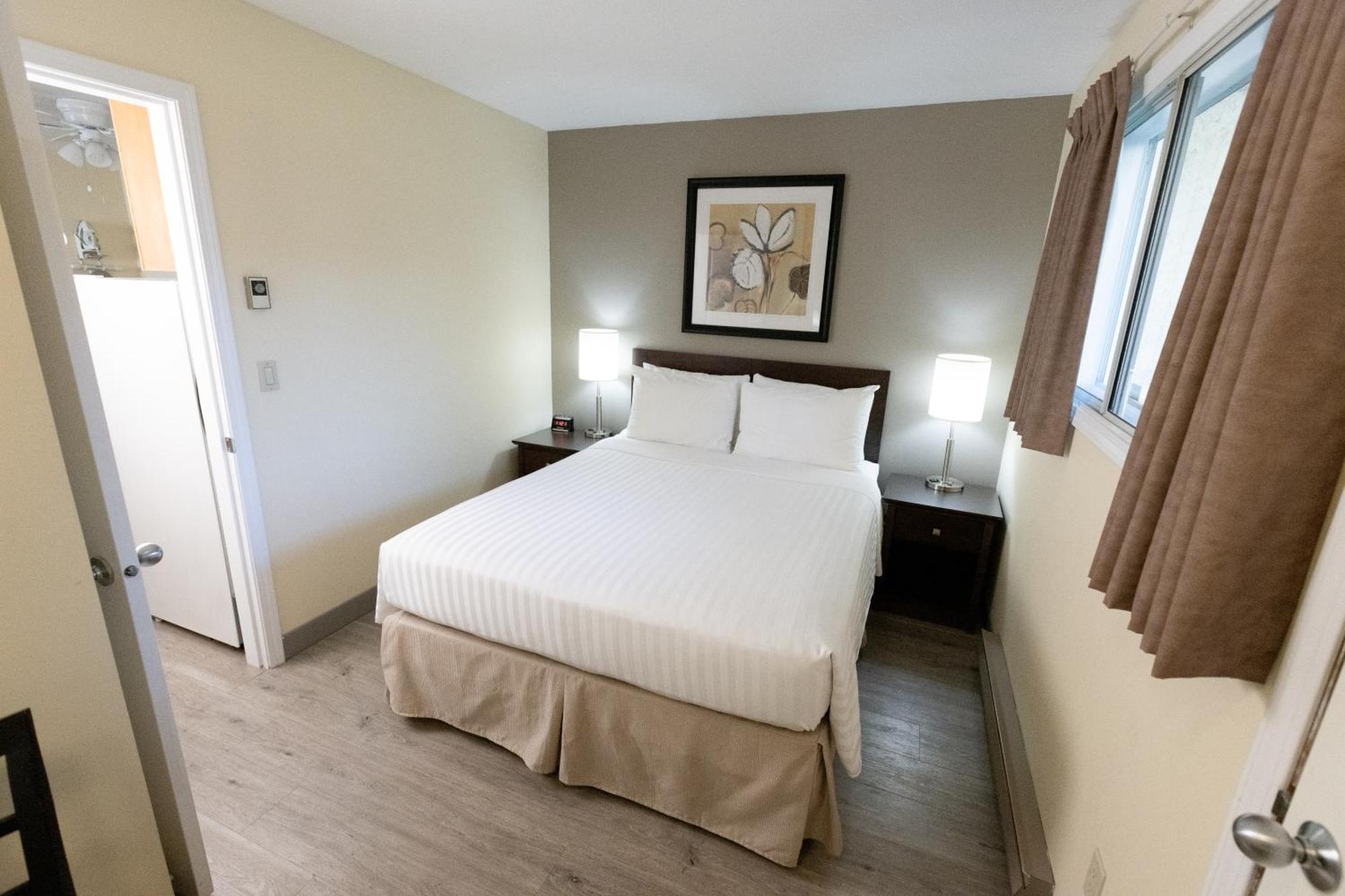 Siesta Suites Келоуна Экстерьер фото