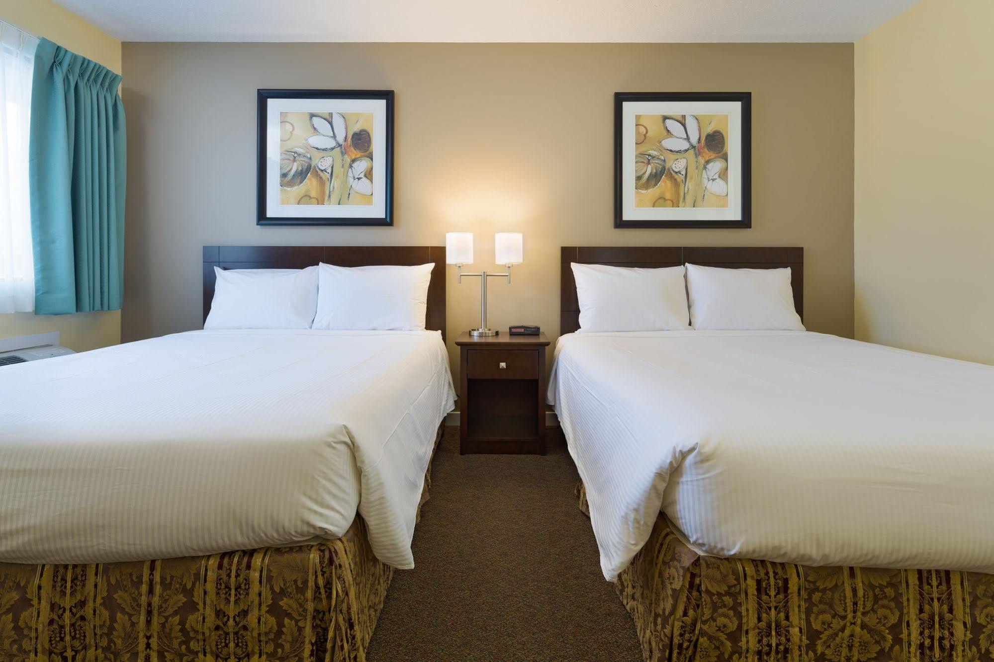 Siesta Suites Келоуна Экстерьер фото